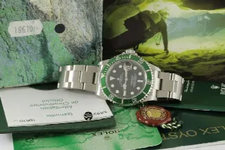 Foto 4 di 4: Rolex Submariner ref. 16610 LV ser. Z Nuovo NOS con pellicole Full Set