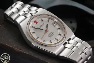 Foto 1 di 10: Omega CONSTELLATION CHRONOMETER D SHAPE ELECTRONIC F300HZ