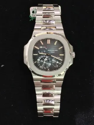 Foto 1 di 3: Patek Philippe Nautilus 5712/1a-001
