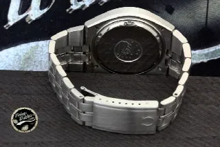 Foto 8 di 10: Omega CONSTELLATION CHRONOMETER D SHAPE ELECTRONIC F300HZ