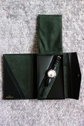 Foto 3 di 8: Audemars Piguet Jules Audemars "Tourbillon" Chronograph